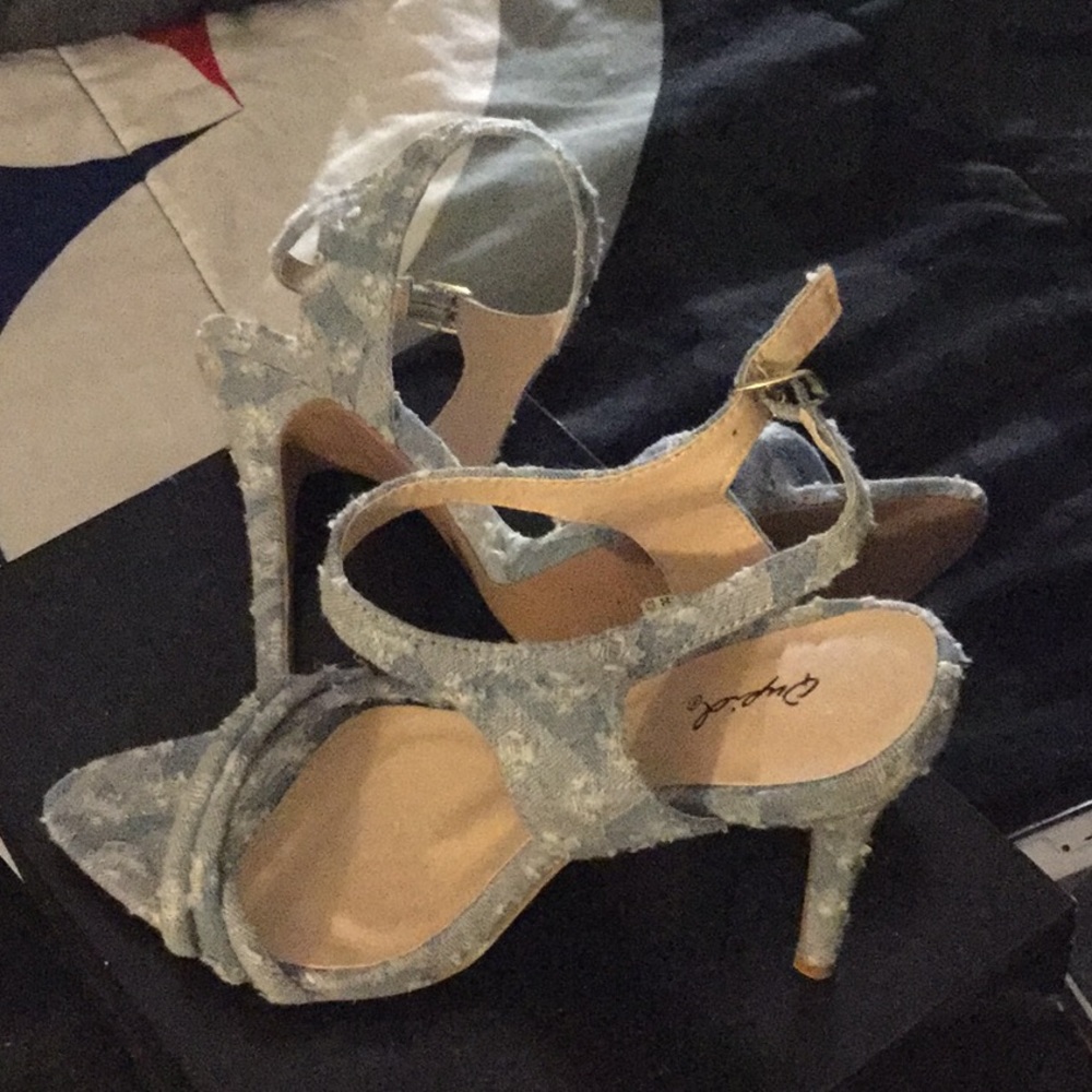 Shoes - Picture 3 of 3